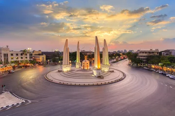 Foto op Plexiglas Moment of Democracy monument at Dusk (Bangkok, Thailand) © Southtownboy Studio