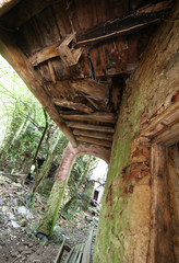 Fototapeta na wymiar abandoned house destroyed after the earthquake