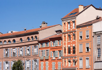 Fototapeta na wymiar Facades sur la place Saint-Etienne de Toulouse