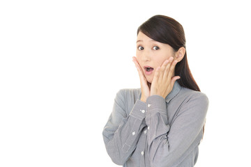 驚く女性