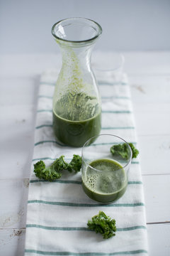 green smoothie with pear and kale