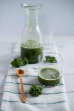 green smoothie with pear and kale