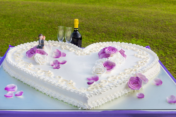 beautiful wedding cake white