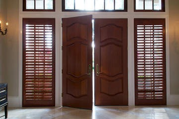 Obraz premium door ajar with light shining in