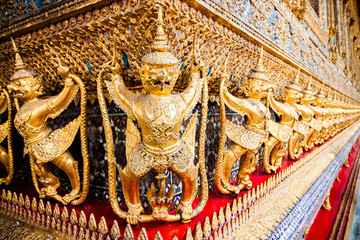 Fototapeta premium Garuda and Naga of Temple of the emerald Buddha