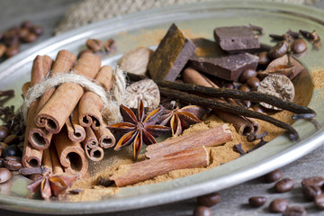 Old spices cinnamon and anise