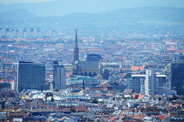 Fototapeta na wymiar Blick über Wien mit Stephansdom