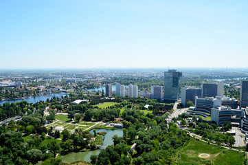 Fototapeta premium Blick über Wien mit Donaupark und Alte Donau