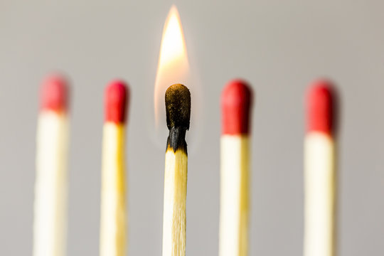 burnout-syndrom, brennendes Streichholz,isoliert