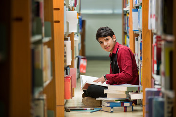 Students Asian men I read the book at the library The bookshelf © torwaiphoto