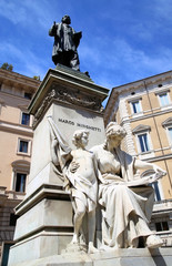 Obraz premium Statue Marco Minghetti in Corso Vittorio Emanuele II, Rome, Ital