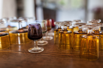 Verres à vin rétro sur pied Vintage
