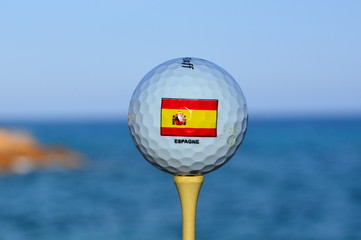 balle de golf aux couleurs de l'Espagne