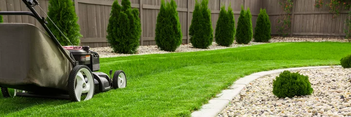 Papier Peint photo Lavable Jardin Lawn mower cutting green grass in backyard, mowing lawn
