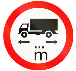 Indonesian traffic sign prohibiting thoroughfare of lorries with a length of... meters