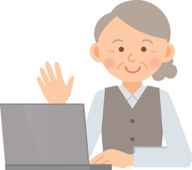 女性事務員　高齢　ノートパソコン