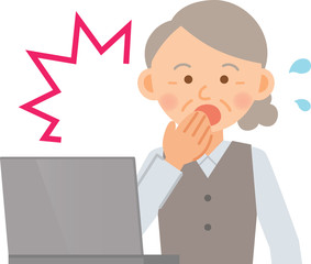 女性事務員　高齢　ノートパソコン