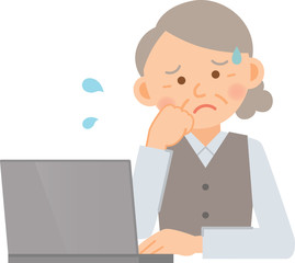 女性事務員　高齢　ノートパソコン