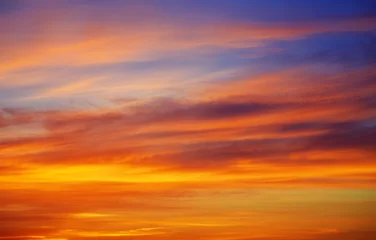 Poster Feuriger orangefarbener Sonnenuntergangshimmel. Schöner Himmel. © es0lex