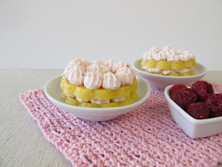 Glutenfreie Schichttörtchen mit Himbeer-Frischkäse