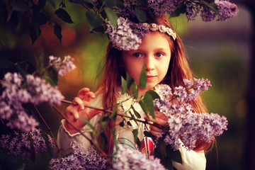 Fototapeta premium girl collects flowers childhood