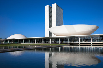 ブラジリアの国会議事堂 - obrazy, fototapety, plakaty