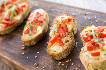 Bruschette con crema di formaggio e pomodoro fresco,Italian Finger Food