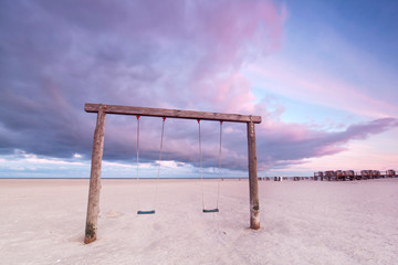 Schaukeln am Nordseestrand