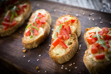 Bruschette con crema di formaggio e pomodoro fresco,Italian Finger Food