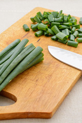The feathers of green onions on the table