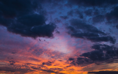 Fototapeta na wymiar colorful dramatic sky