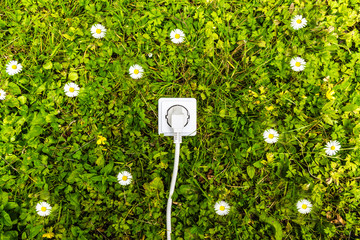 Steckdose auf Rasen © Benjamin ['O°] Zweig