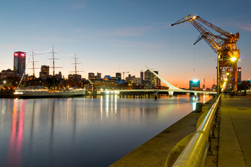 Fototapeta premium Puerto Madero bei Nacht, Buenos Aires Argentinien