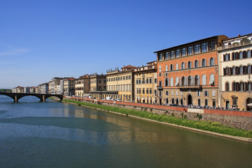 Fototapeta na wymiar Arno river in Florence