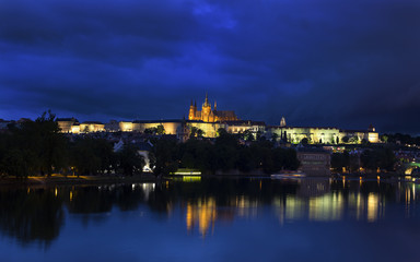 Fototapeta na wymiar View of the Charles Bridge and Castle in Prague at night.