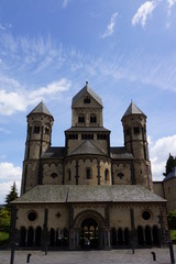 Fototapeta na wymiar Klosterkirche Maria Laach