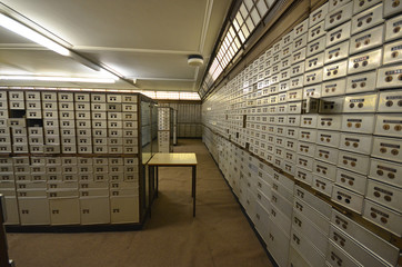 Bank vault room - 85842205