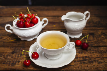 Obraz na płótnie Canvas tea and sweet cherry