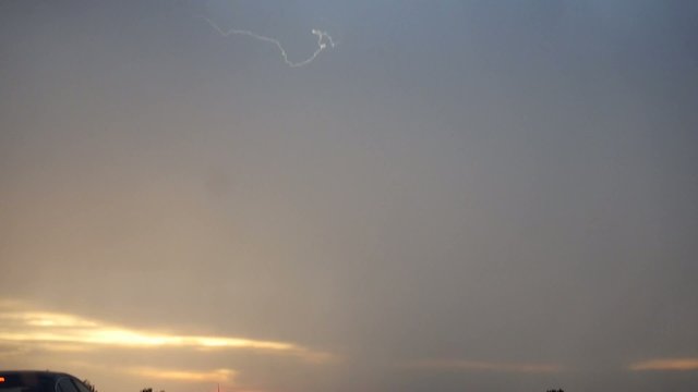 RAYOS C&Aacute;MARA LENTA
Plano desde coche de tormenta a c&aacute;mara lenta