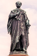 Fototapeta premium Bronzestandbild von Maximilian II.Joseph München