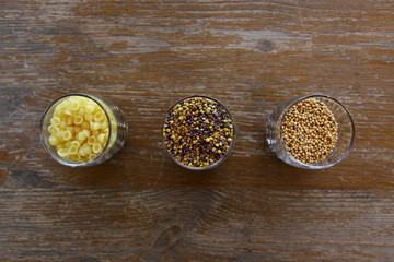 Pyłek kwiatowy, gorczyca, makaron © fotodrobik