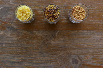 Pyłek kwiatowy, gorczyca, makaron © fotodrobik