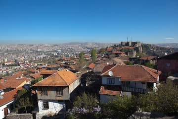 Fototapeta na wymiar Панорама Анкары и крепость Ак-Кале на холме Хисар.