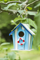 Vogelhäuschen im Garten