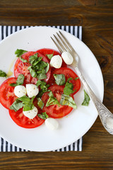 salad with tomato and cheese