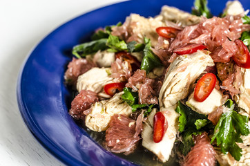 Salad with chicken breast, grapefruit, lime and chili 