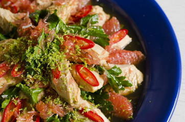 Salad with chicken breast, grapefruit, lime and chili 