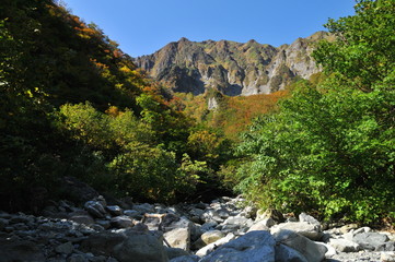 Fototapeta na wymiar 群馬県　秋の谷川岳　マチガ沢の紅葉