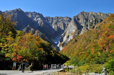 群馬県　秋の谷川岳　一ノ倉沢の紅葉