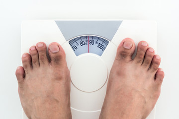 Measuring weight on weighing machine